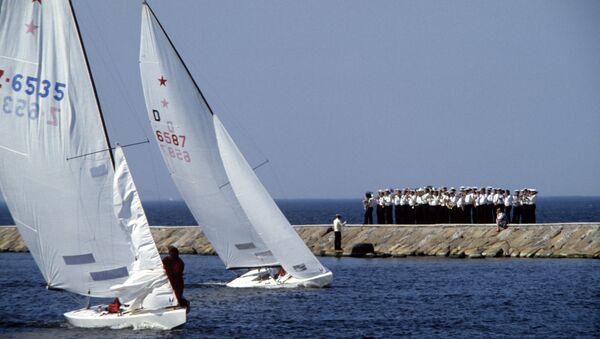 Оркестр встречает яхты после соревнований. Торжественное закрытие парусной регаты. XXII летние Олимпийские игры - Sputnik Latvija