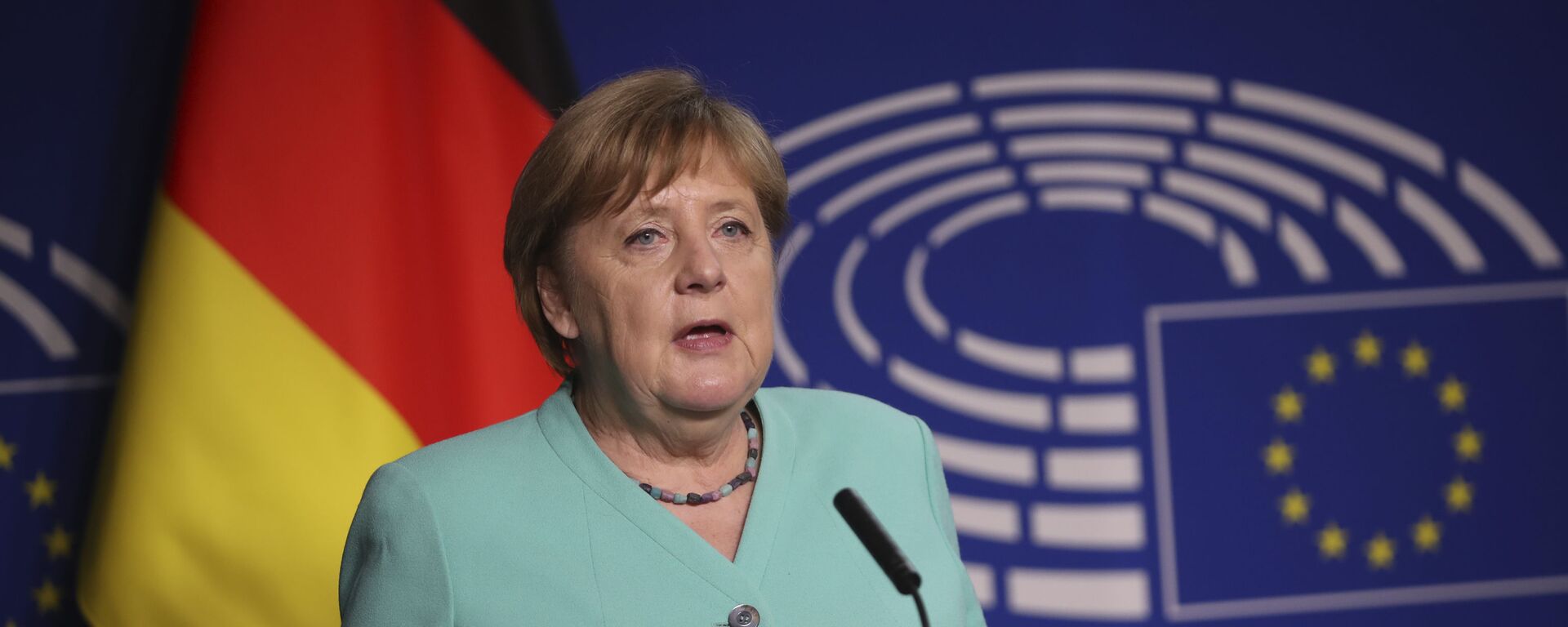 Канцлер Германии Ангела Меркель выступает в Европарламенте в Брюсселе - Sputnik Латвия, 1920, 05.09.2021