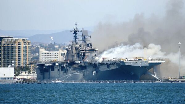 От пожаров до туалетов: что не так с боевыми кораблями США - Sputnik Latvija