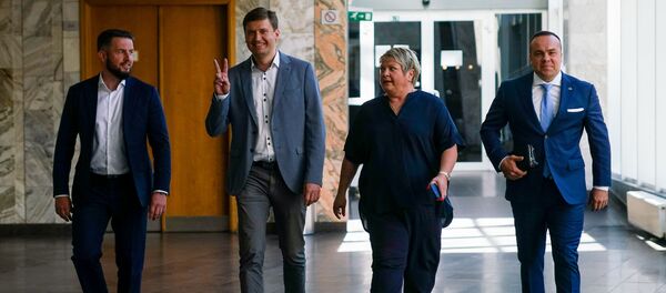 Представители партии Согласие Андрис Морозовс,  Константин Чекушин, Анна Владова и Сандрис Бергманис подают списки на выборы в Рижскую думу  Представители партии Согласие Андрис Морозовс,  Константин Чекушин, Анна Владова и Сандрис Бергманис подают списки на выборы в Рижскую думу  - Sputnik Latvija
