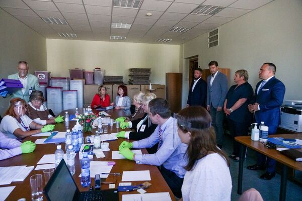 Согласие на выборах в Риге: повторит ли Чекушин путь Ушакова - Sputnik Латвия