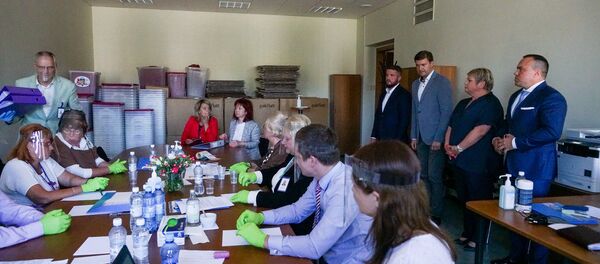 Представители партии Согласие Андрис Морозовс,  Константин Чекушин, Анна Владова и Сандрис Бергманис подают списки на выборы в Рижскую думу  - Sputnik Латвия