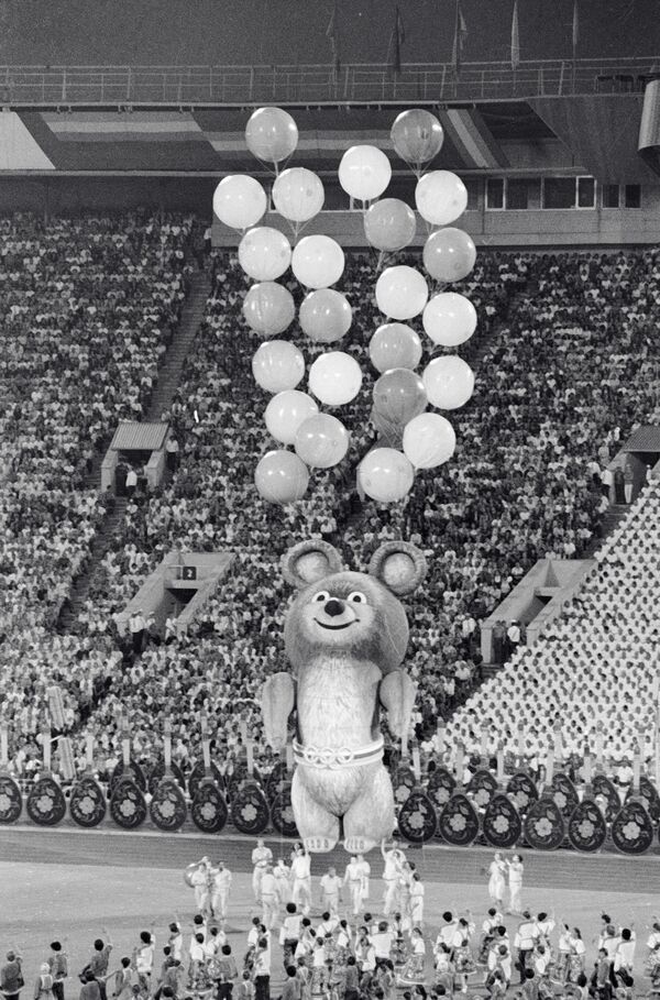 Новая техника, переговоры с судьями и алкоголь: как журналисты освещали Олимпиаду-80 - Sputnik Латвия
