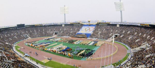 Во время торжественного открытия XXII летних Олимпийских игр. Центральный стадион имени В.И. Ленина (ныне стадион Лужники). - Sputnik Латвия