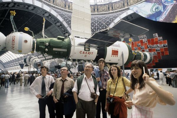 Ушли почти в ноль: экономический обзор Олимпиады-80 - Sputnik Латвия