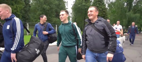 Tagad esam pasargāti: brīvprātīgie, kuri saņēmuši vakcīnu pret Covid-19, pamet slimnīcu - Sputnik Latvija