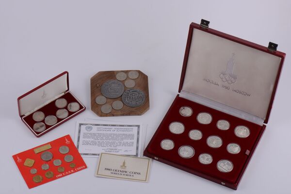 От штор до стопок – какие сувениры делали к Олимпиаде-80 - Sputnik Латвия