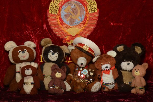 От штор до стопок – какие сувениры делали к Олимпиаде-80 - Sputnik Латвия