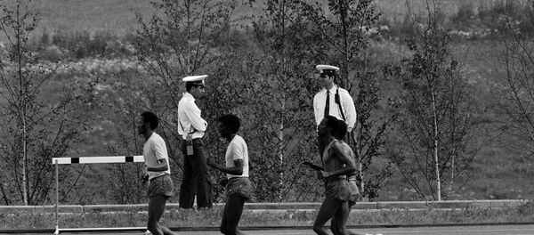 Советские милиционеры в олимпийской деревне - Sputnik Латвия