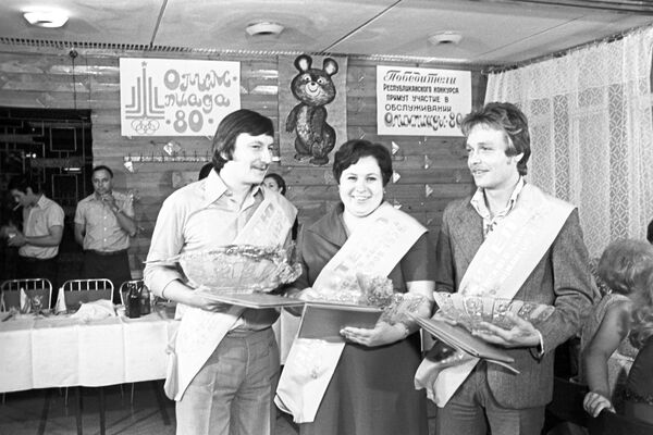 Вкусовые потрясения: какие продукты появились в СССР в период Игр - Sputnik Латвия