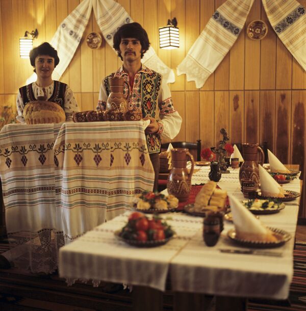 Вкусовые потрясения: какие продукты появились в СССР в период Игр - Sputnik Латвия