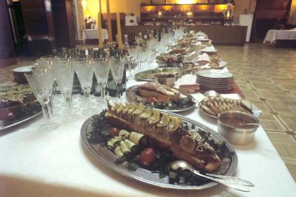 Вкусовые потрясения: какие продукты появились в СССР в период Игр - Sputnik Латвия