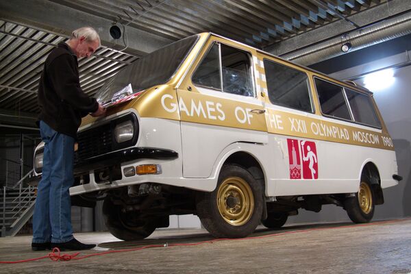 Конюшня и пресс-центр на колесах: что автопром СССР сделал для Олимпиады-80 - Sputnik Латвия