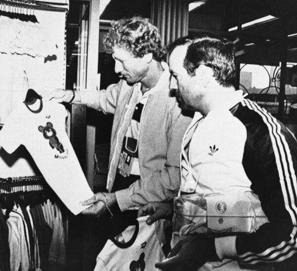 Джинсы и кроссовки: как Олимпиада-80 повлияла на моду в СССР - Sputnik Латвия