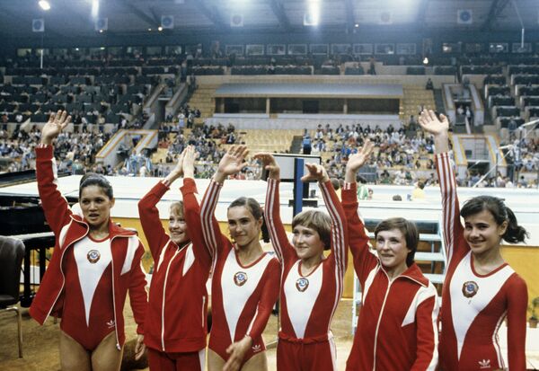 Джинсы и кроссовки: как Олимпиада-80 повлияла на моду в СССР - Sputnik Латвия