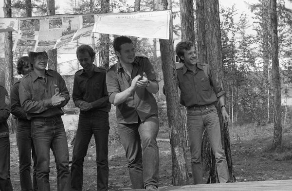 Джинсы и кроссовки: как Олимпиада-80 повлияла на моду в СССР - Sputnik Латвия