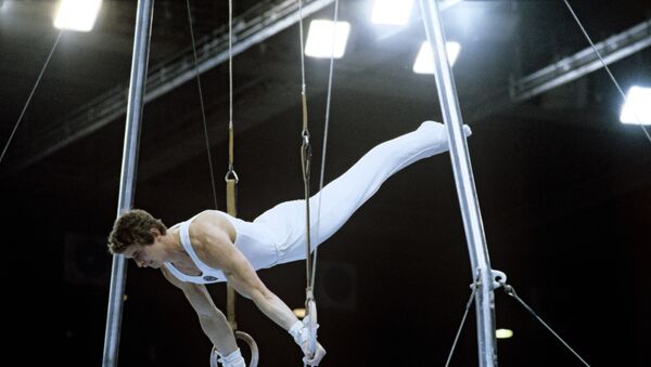 Александр Дитятин, абсолютный Олимпийский чемпион 1980 года по спортивной гимнастике, выполняет упражнение на кольцах. XXII летние Олимпийские игры. - Sputnik Латвия