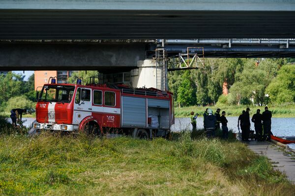 Нефть и риски: спасение водоема на территории Риги - Sputnik Латвия