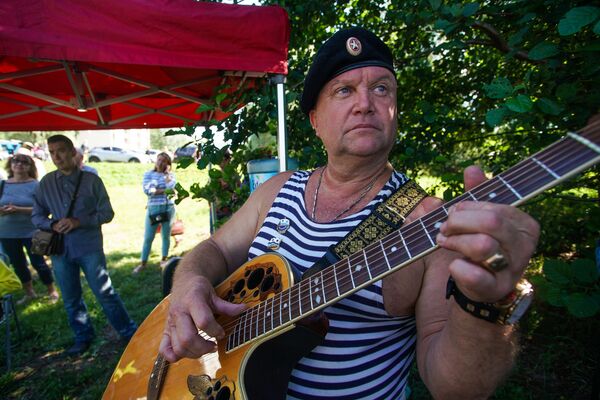 Лучший писатель в латвийской истории: Валентин Пикуль и его литературная аллея на взморье - Sputnik Латвия