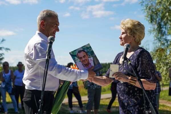 Лучший писатель в латвийской истории: Валентин Пикуль и его литературная аллея на взморье - Sputnik Латвия