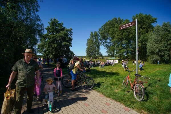 Лучший писатель в латвийской истории: Валентин Пикуль и его литературная аллея на взморье - Sputnik Латвия