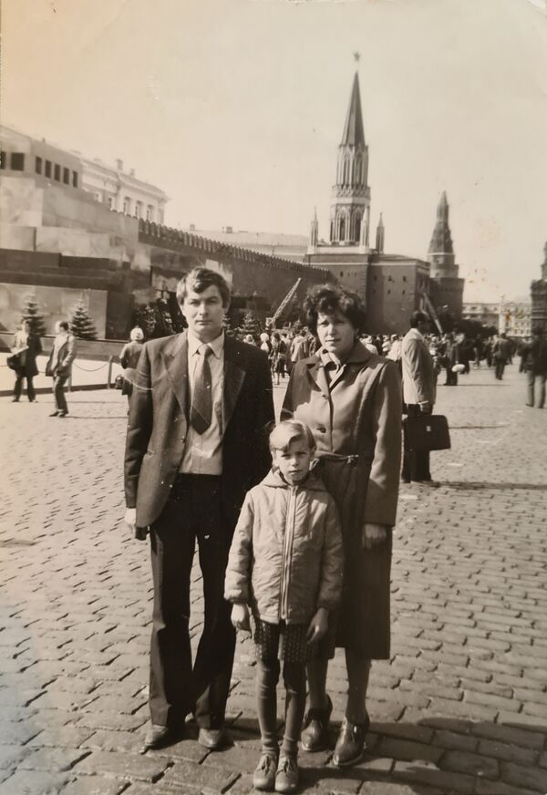 Подарков не брать, держать руль красиво: как водители работали на Олимпиаде-80 - Sputnik Латвия