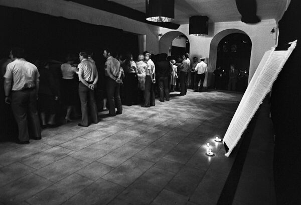 Прощание с легендой: как проходили похороны Высоцкого в дни Олимпиады - Sputnik Латвия