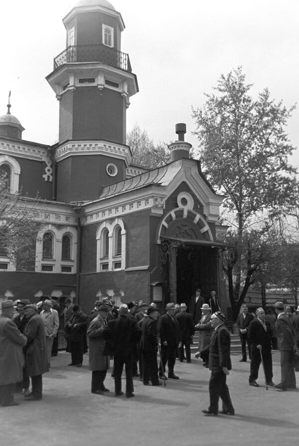 Ксендзы из Литвы - самые активные священники на Олимпиаде-80 Ксендзы из Литвы - самые активные священники на Олимпиаде-80 - Sputnik Латвия