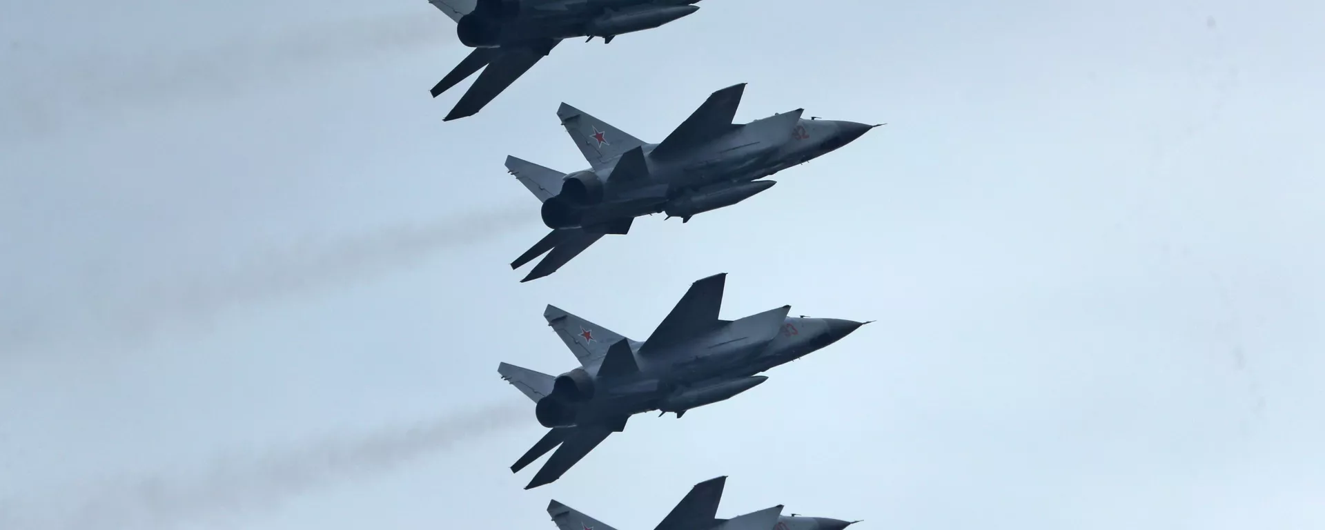 Истребители-перехватчики МиГ-31К с гиперзвуковыми ракетами Кинжал - Sputnik Latvija, 1920, 23.03.2022