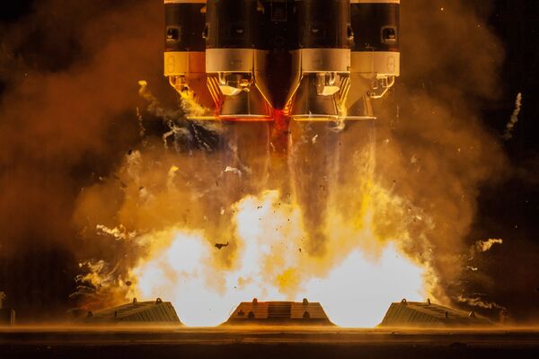 Запуск ракеты-носителя Протон-М с космодрома Байконур - Sputnik Латвия
