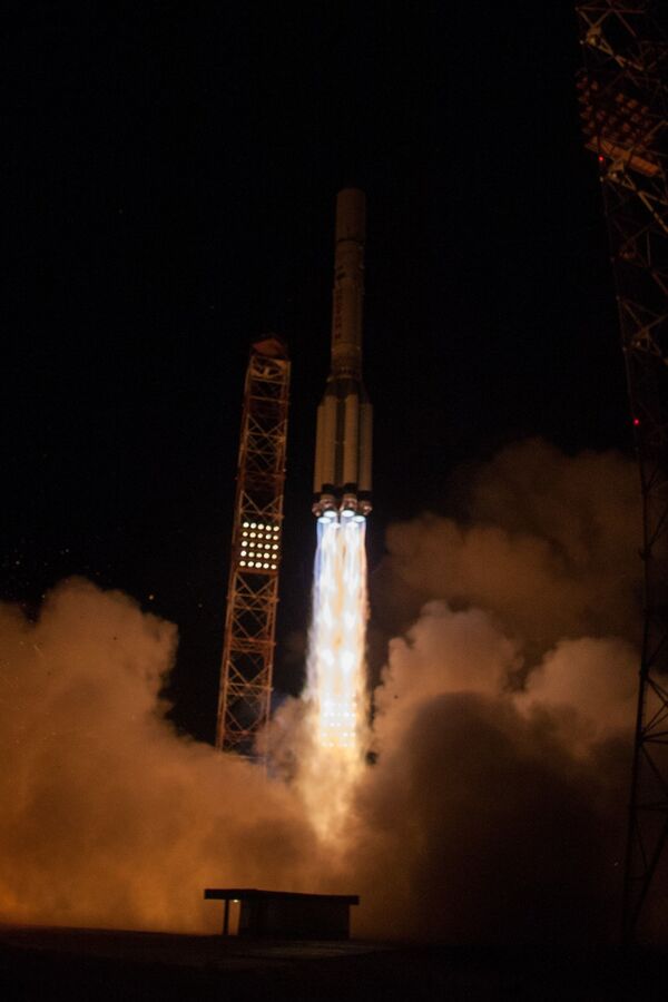 Запуск ракеты-носителя Протон-М с космодрома Байконур - Sputnik Латвия