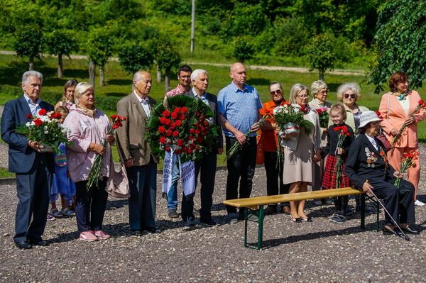 Памяти освободителей в Виеталве: в августе 1944-го Лачплесис победил Черного рыцаря - Sputnik Латвия