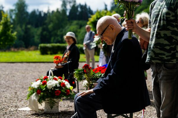 Памяти освободителей в Виеталве: в августе 1944-го Лачплесис победил Черного рыцаря - Sputnik Латвия