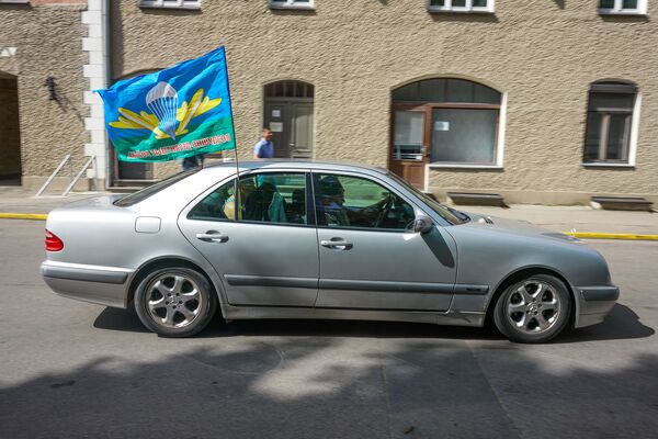 Кто, кроме них: как прошел День ВДВ в Риге - Sputnik Латвия