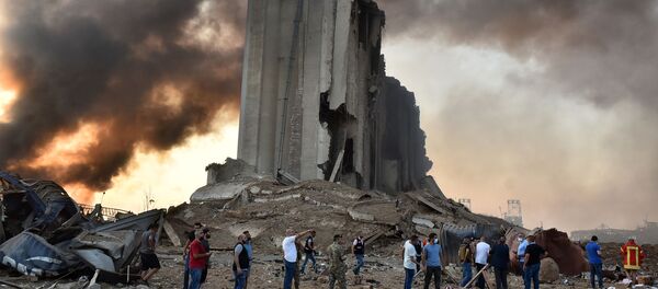 Разрушения на месте взрыва в Бейруте Разрушения на месте взрыва в Бейруте - Sputnik Latvija