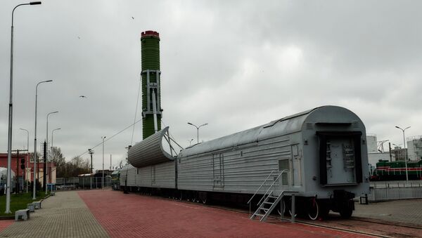 Боевой железнодорожный ракетный комплекс (БЖРК) Молодец - Sputnik Latvija