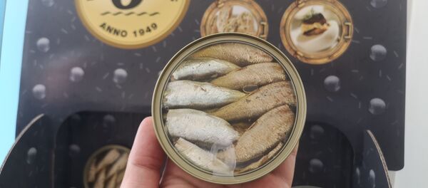 Шпроты одного из старейших в Латвии переработчиков - завода Brīvais vilnis. - Sputnik Латвия