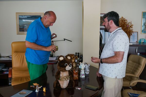 В Доме Москвы в Риге расположилась самая большая частная коллекция олимпийских мишек В Доме Москвы в Риге расположилась самая большая частная коллекция олимпийских мишек - Sputnik Латвия