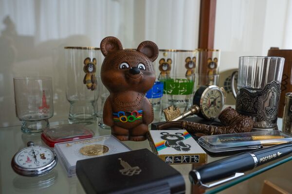 В Доме Москвы в Риге расположилась самая большая частная коллекция олимпийских мишек В Доме Москвы в Риге расположилась самая большая частная коллекция олимпийских мишек - Sputnik Латвия