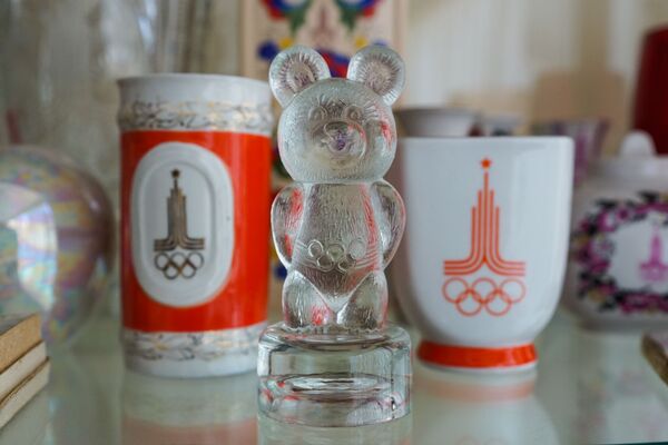 В Доме Москвы в Риге расположилась самая большая частная коллекция олимпийских мишек В Доме Москвы в Риге расположилась самая большая частная коллекция олимпийских мишек - Sputnik Латвия