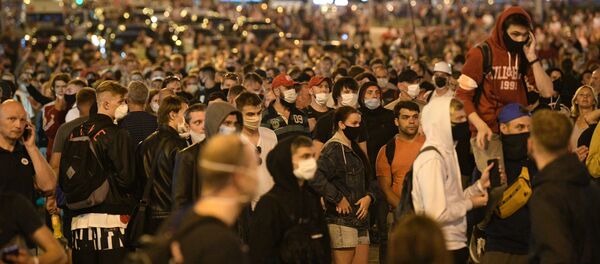 Протестующие на проспекте Пушкина Протестующие на проспекте Пушкина - Sputnik Латвия