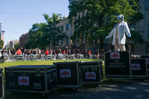 Митинг невидимок у кабмина прошел громко, но интеллигентно - Sputnik Латвия