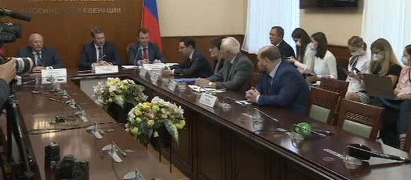 Страх конкуренции: Минздрав объяснил критику российской вакцины от COVID-19 - Sputnik Латвия