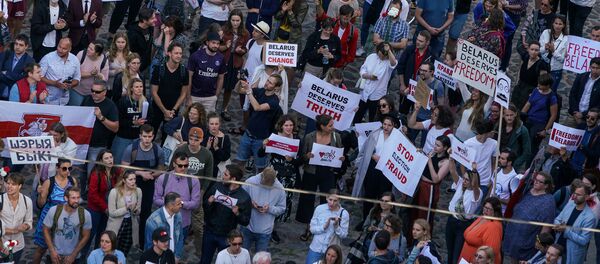 В Риге прошла акция в поддержку протестующих в Беларуси. В Риге прошла акция в поддержку протестующих в Беларуси. - Sputnik Latvija
