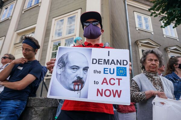 Уходи, но останься: почему европейская политика не отворачивается от Лукашенко - Sputnik Латвия