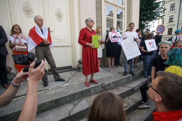 Уходи, но останься: почему европейская политика не отворачивается от Лукашенко - Sputnik Латвия