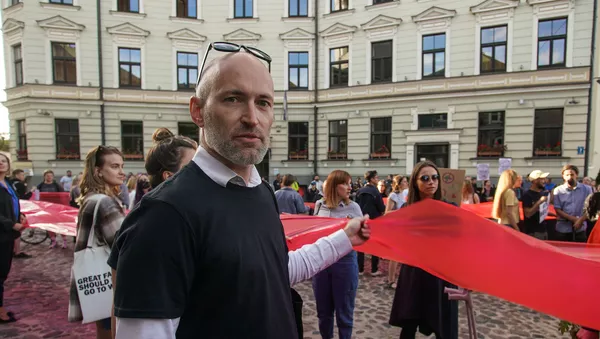 Митинг у посольства Беларуссии в Риге против признания результатов выборов президента. Даниэль Павлютс - Sputnik Латвия