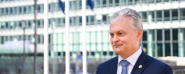Президент Литвы Гитанас Науседа участвует в заседании саммита ЕС, 19 июля 2020 года - Sputnik Латвия