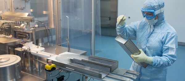 Производство вакцины от COVID-19 на фармацевтическом заводе Биннофарм - Sputnik Латвия
