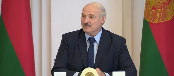 Лукашенко заявил, что пока живой, и припугнул белорусов россиянами, канадцами и немцами - Sputnik Латвия